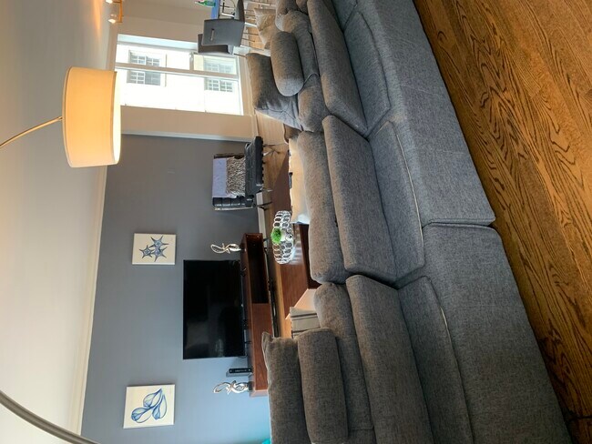 Foto del edificio - 227 E Walton Pl
