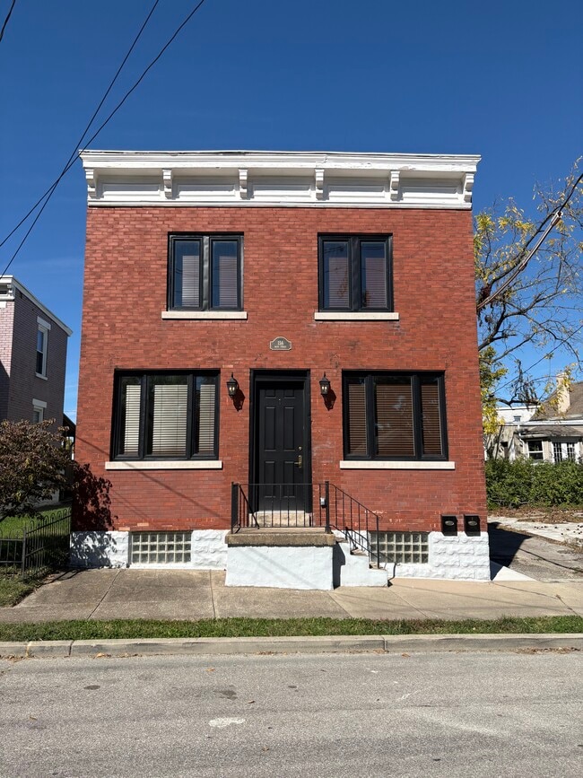Building Photo - 156 Main St