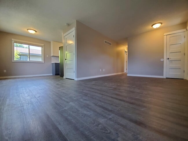 Building Photo - 812 2nd St NW