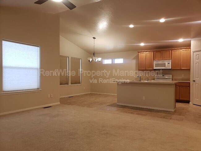 Foto del edificio - 8102 S Carpenter Ave