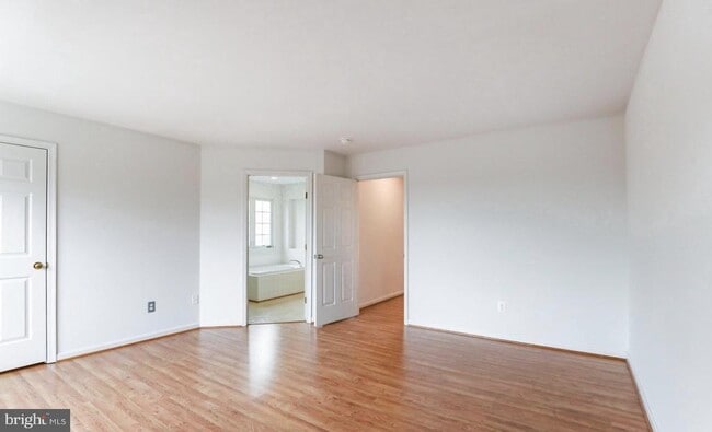 Building Photo - 9613 Laurel Oak Dr