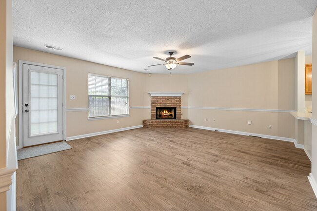 Foto del edificio - 6787 Chase Cove