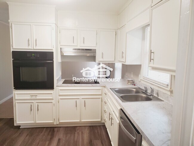 Building Photo - 3910 Lisas Dr