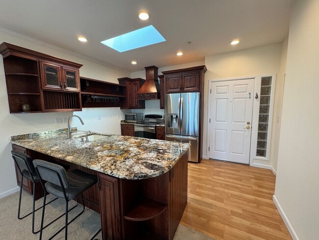 Building Photo - 2bd/2ba Kirkland Condo