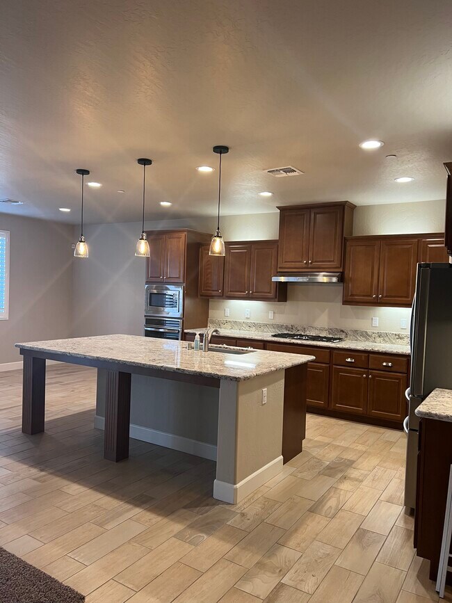 Building Photo - 1082 W Quail Rock Way