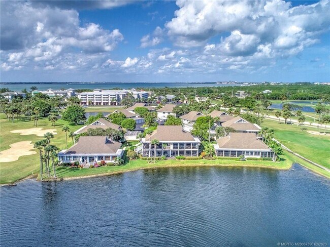 Foto del edificio - 310 Golfview Cir