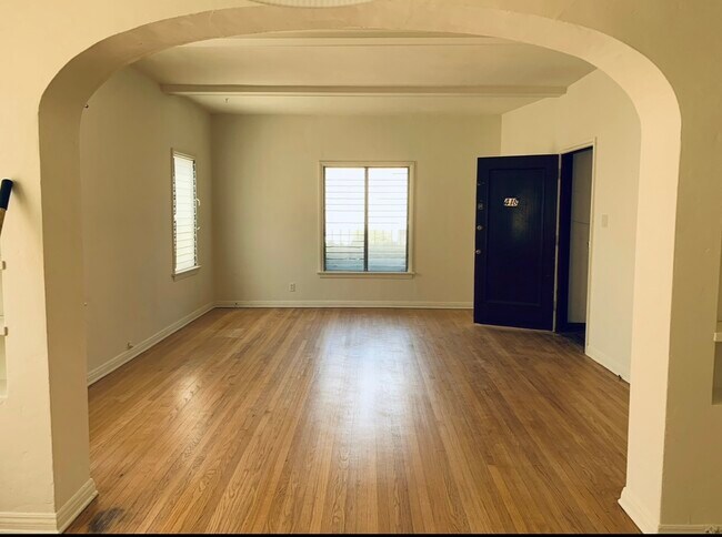 Sala de estar - 418 N Gardner St