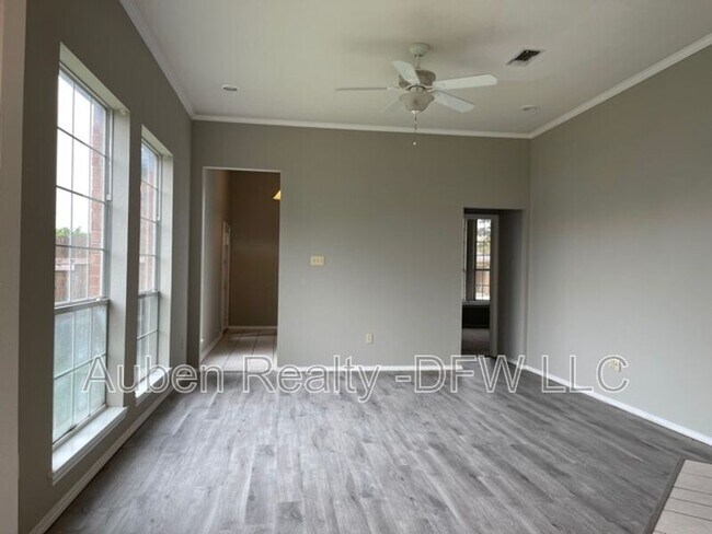Foto del edificio - 815 Valleybrooke Dr