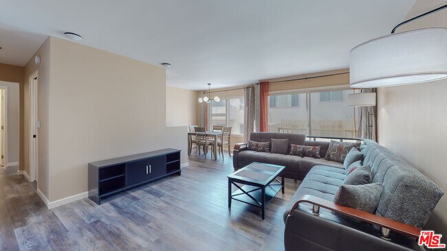 Foto del edificio - 8740 Tuscany Ave
