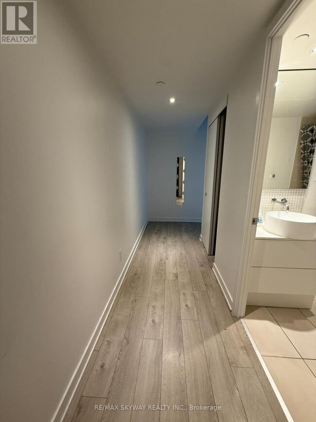 Photo du bâtiment - 185 Roehampton Ave