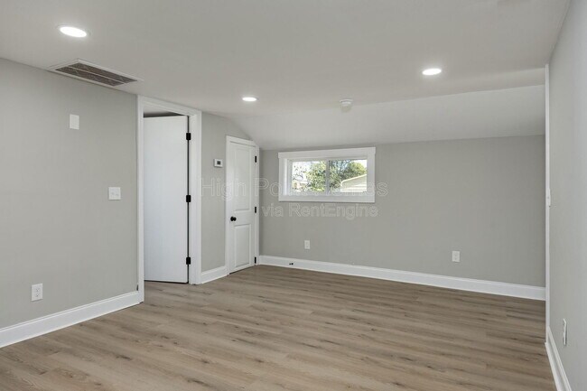 Building Photo - 1201 E 32nd St