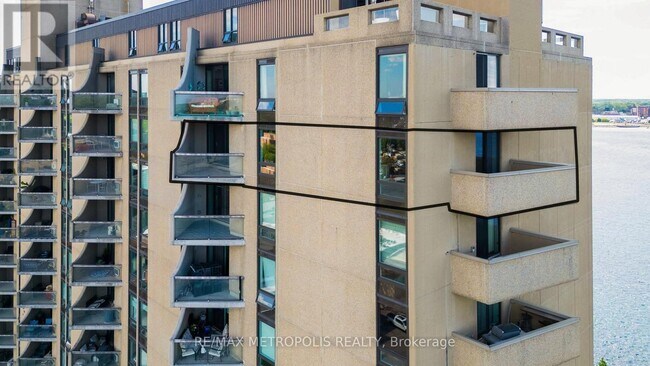 Photo du bâtiment - 155 Front St N