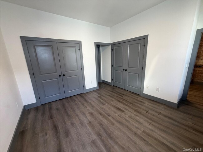 Foto del edificio - 2651 E Main St