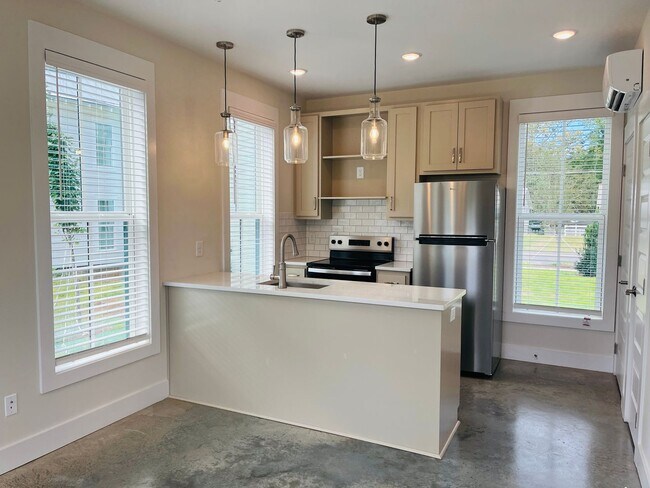 Building Photo - 604 Freeman St