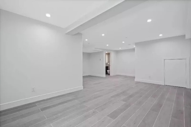 Building Photo - 45 Garnet St