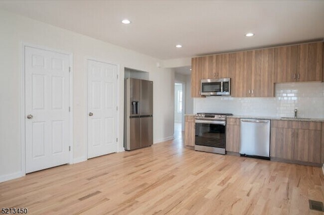 Foto del edificio - 16 Olyphant Pl