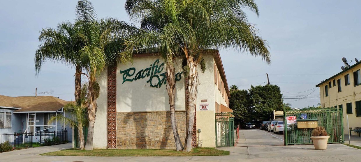 Primary Photo - 6720 West Blvd