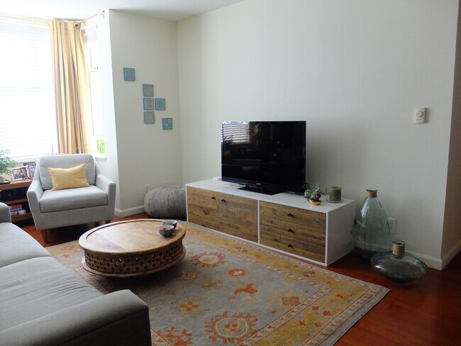 Living room - 2075 Sutter St
