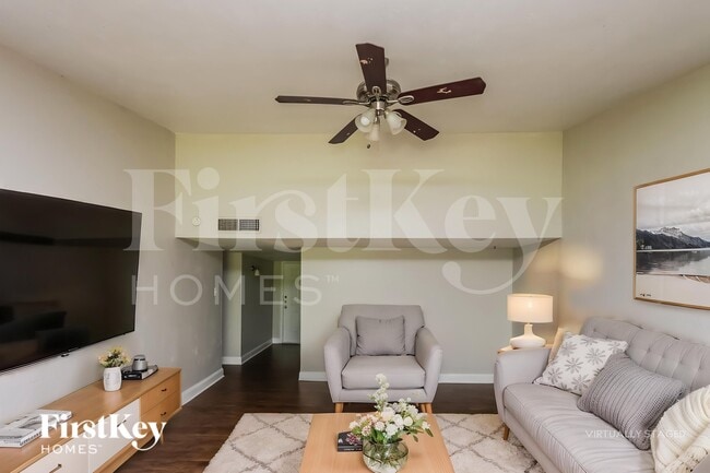 Building Photo - 6418 Briarknoll Dr