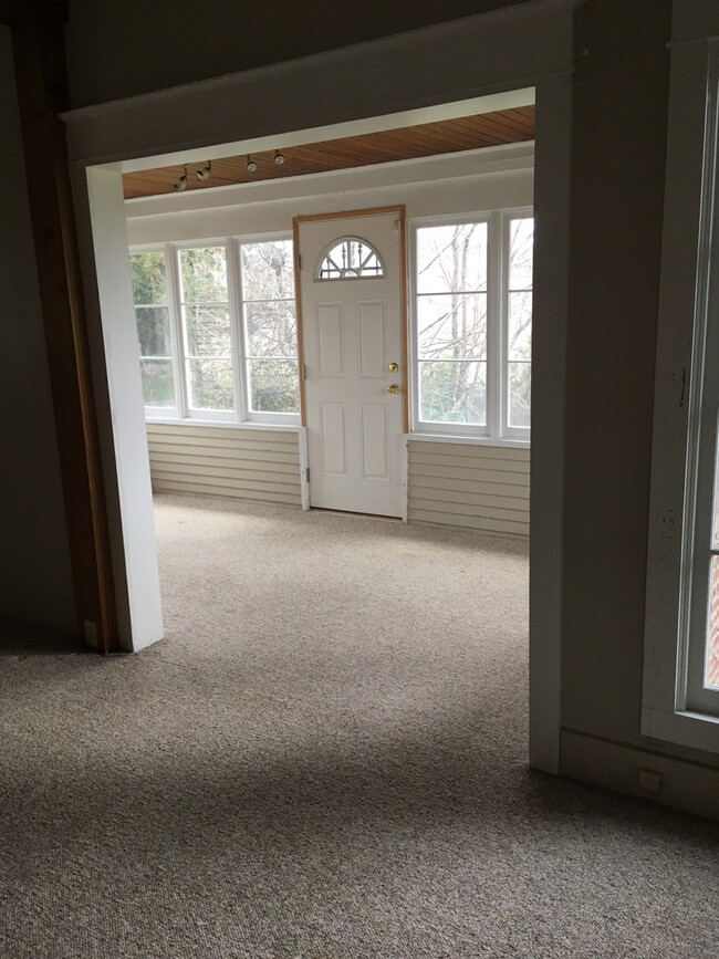 Building Photo - Vintage Farm House in Beautiful Private Se...