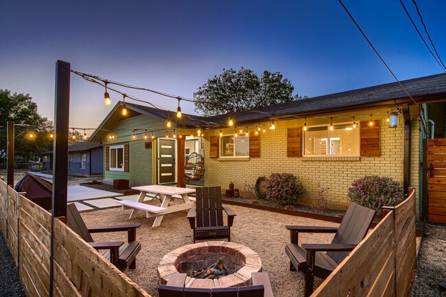 Building Photo - Casa Verde 4 BR Mid-century Charmer in Old...