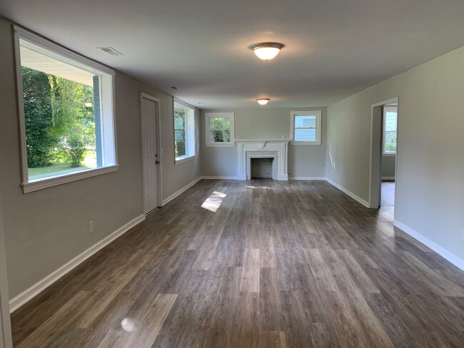 Foto del edificio - 1/2 off one full month's rent with 18 mont...