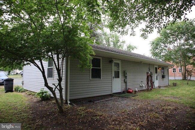Building Photo - 528 Winder St