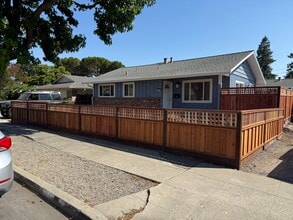 Building Photo - 1153 Sanchez Way