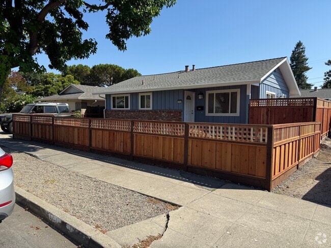 Building Photo - 1153 Sanchez Way