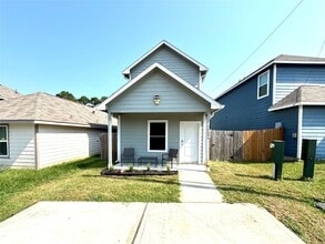 Building Photo - 16686 E Hammon