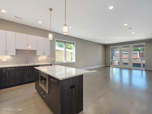 Foto del edificio - 4042 N Pulaski Rd