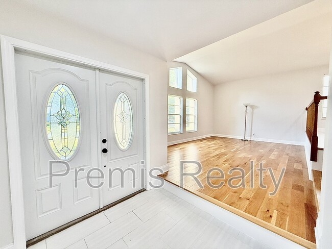 Building Photo - 957 Weathersfield Dr