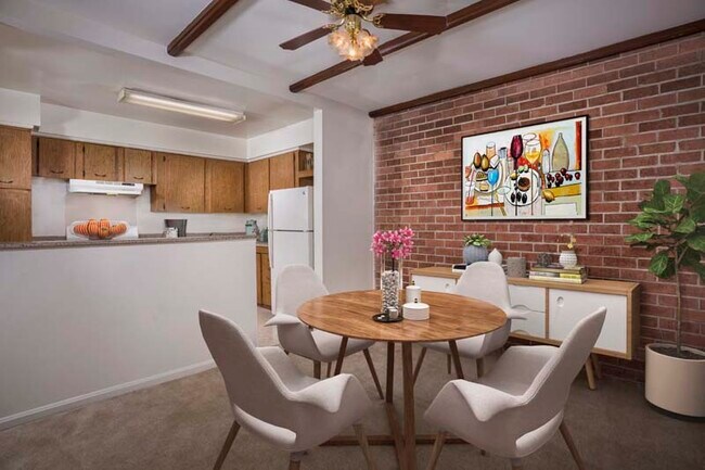 Área de comedor independiente en Deerfield Run & Village Square North en Laurel, MD - Deerfield Run & Village Square North Apartments