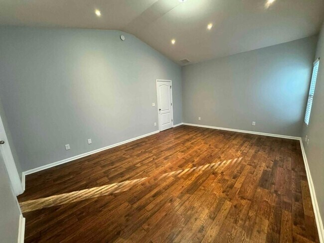 Building Photo - 1136 Doby Springs Dr