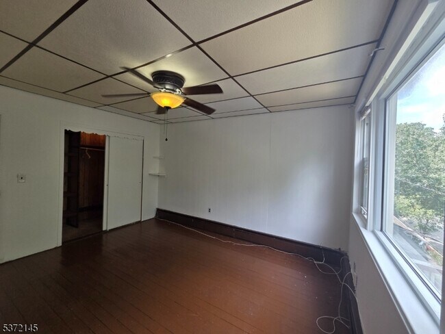 Foto del edificio - 293 Burgess Pl