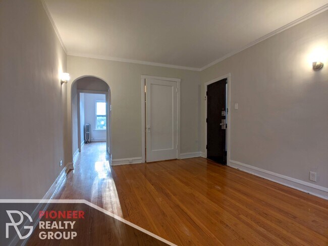 Foto del edificio - 4912 N Hoyne Ave