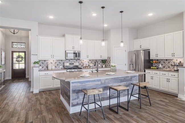 Building Photo - 505 Saturnia Dr
