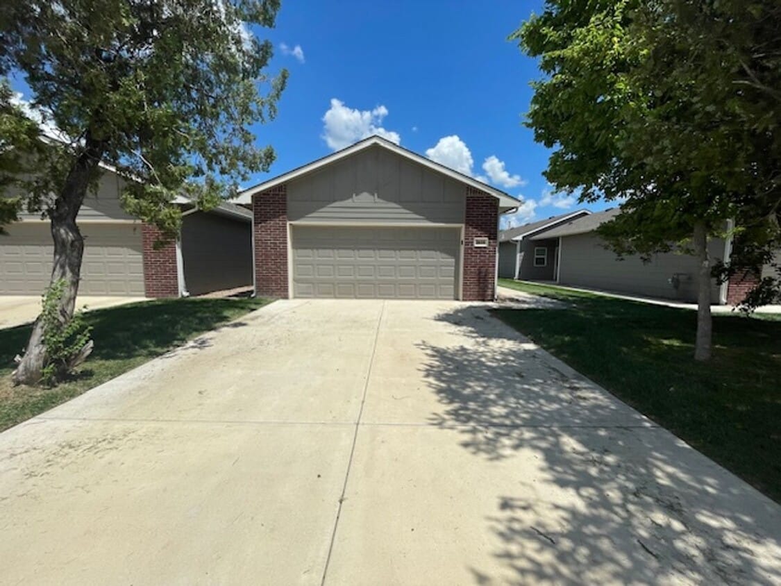 Primary Photo - For Rent – Beautiful 3 Bed | 2 Bath Single...