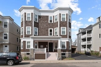 Building Photo - 68 Saxton St