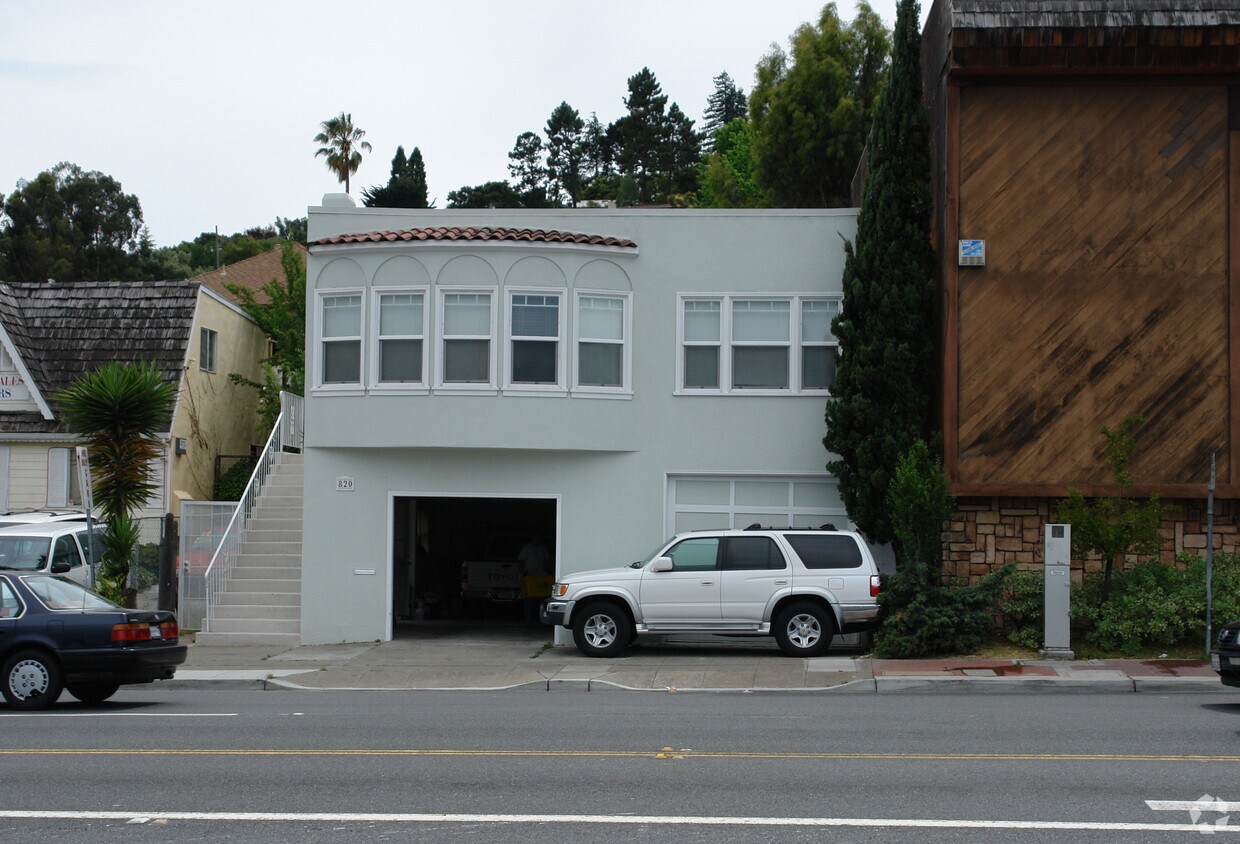 Building Photo - 820 El Camino Real