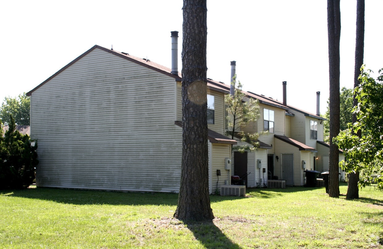 Building Photo - 2 Peachtree Ct
