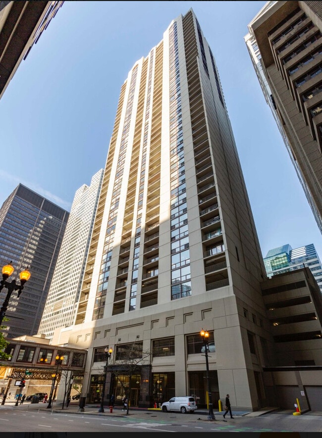 Building Photo - 200 N Dearborn St