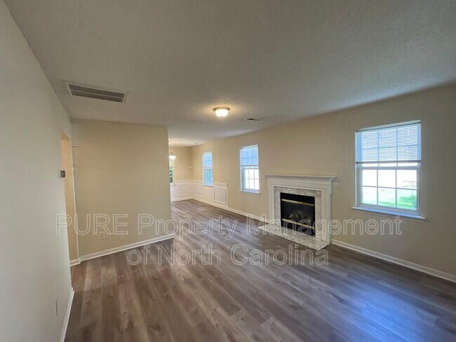 Building Photo - 5814 Lawn Meadow Dr