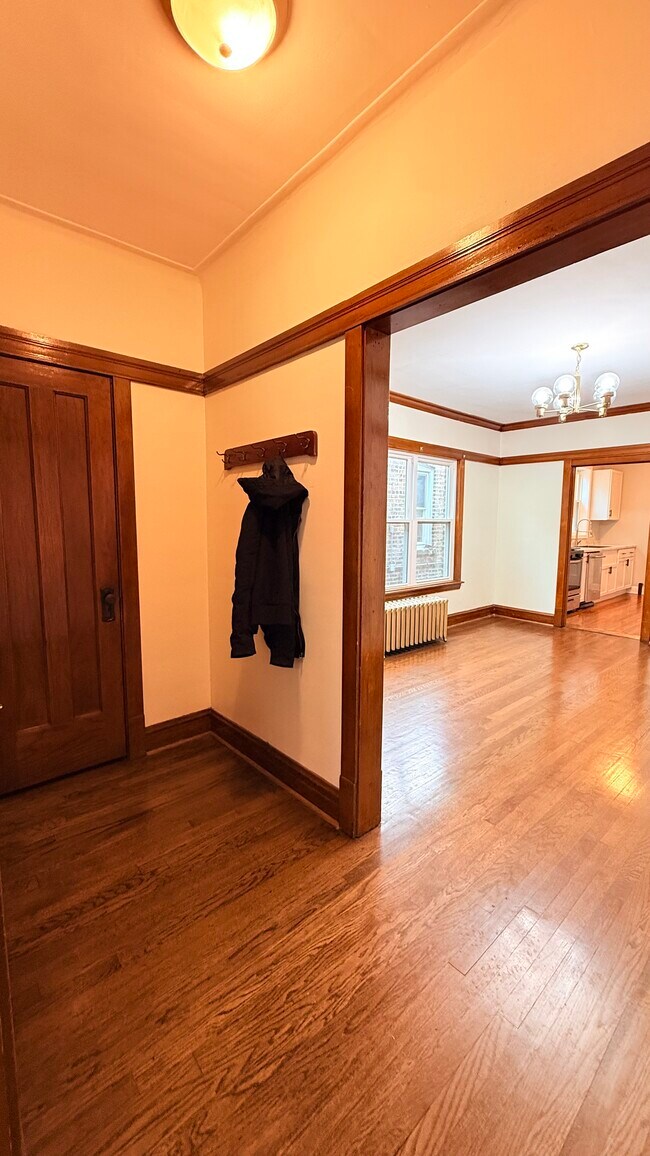 Foto del edificio - 4847 W Nelson St