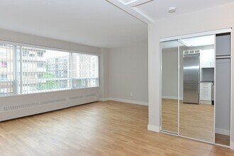 Building Photo - 263 Russell Hill Rd
