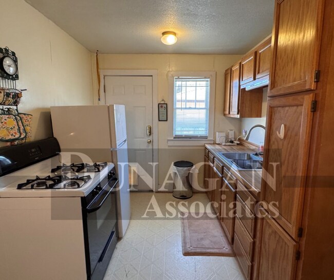 Foto del edificio - Fully Furnished 1 Bed, 1 Bath house - Open...