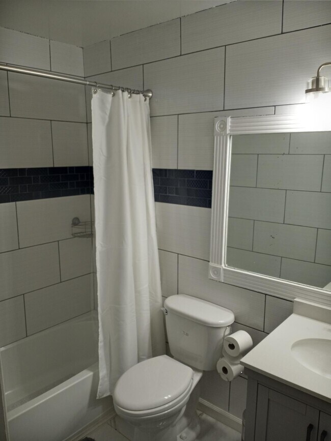 Foto del edificio - 1333 Silver Beach Rd