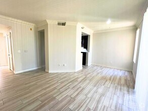 Building Photo - 210 E Flamingo Rd