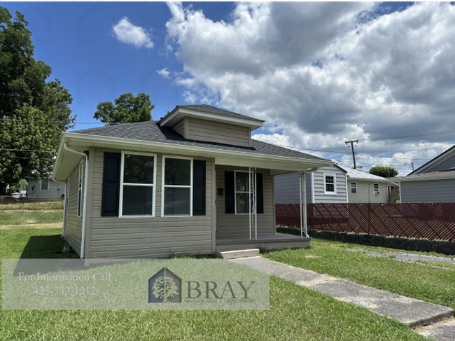 Building Photo - Fully remodeled cute cottage!