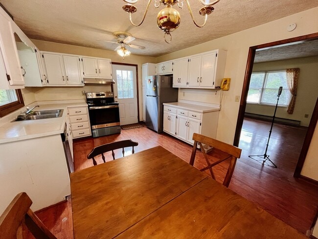 3 Bedroom, 2.5 Bath House in Hethwood w/ P... - 3 Bedroom, 2.5 Bath House in Hethwood w/ P...